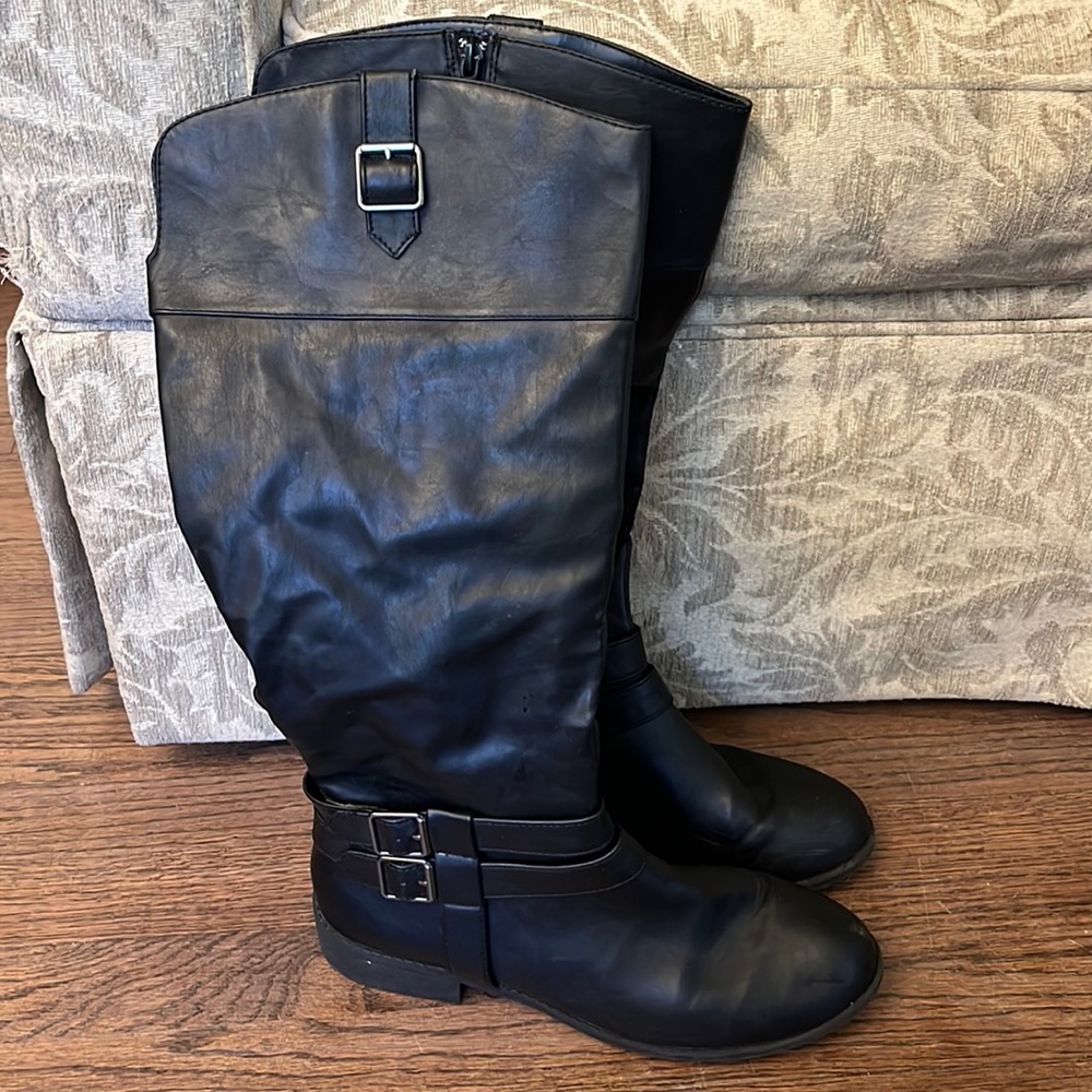 Black leather American eagle boots